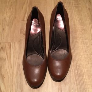 Brown Mootsie Tootsie heels